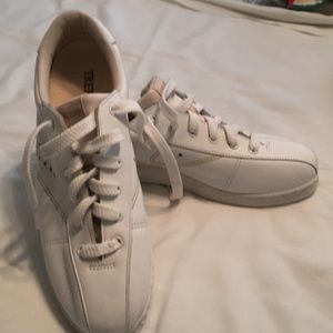 EUC, Size 10, White Leather Tretorn Tennis shoes